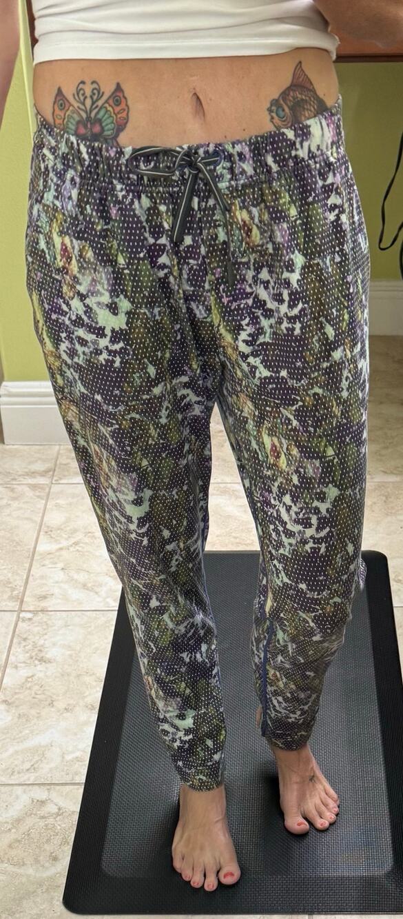 Lululemon jet crop luxtreme 6 pants joggers Floral Sport Backdrop Iris Flower